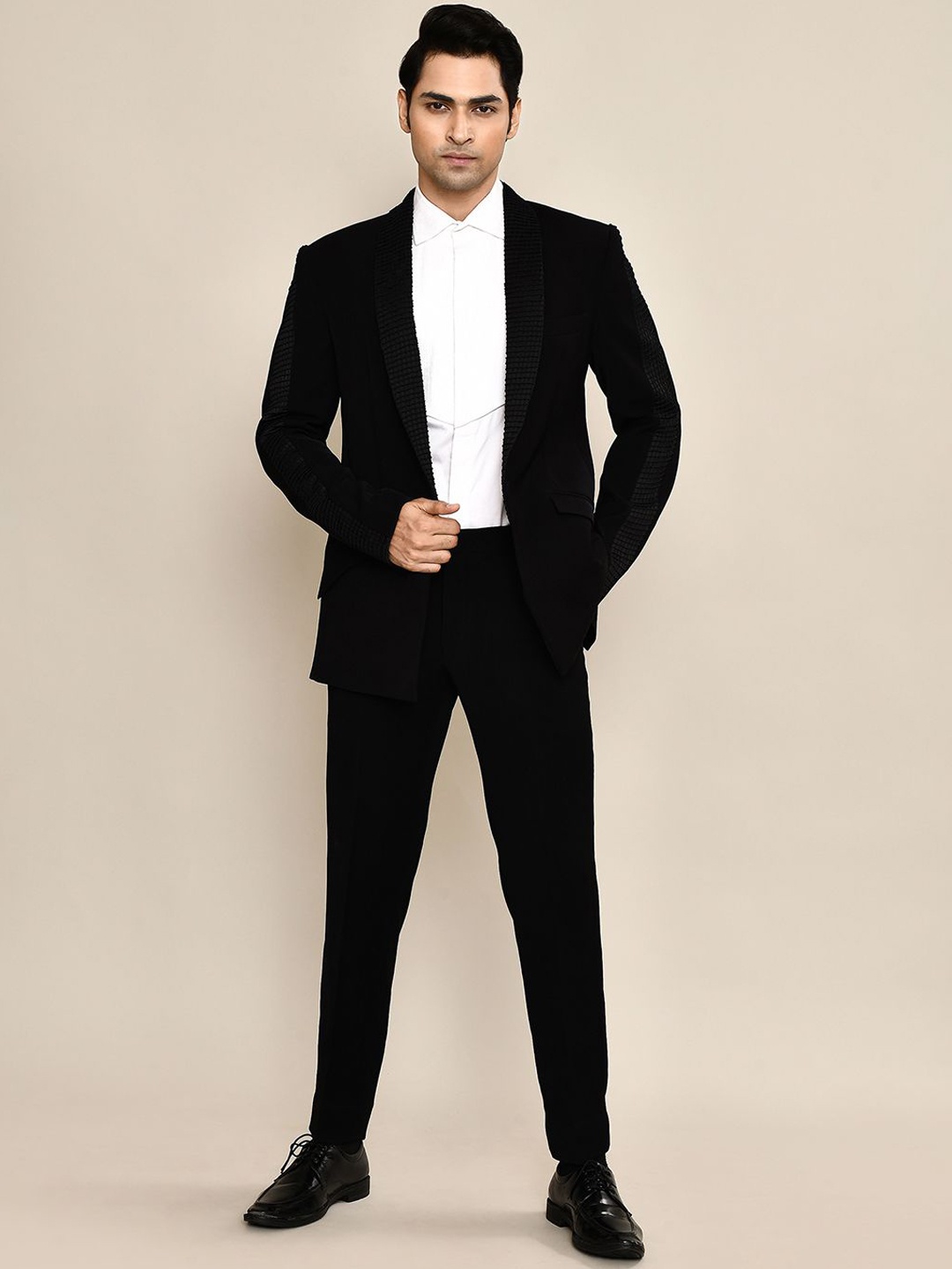 

Aryavir Malhotra Men Single-Breasted Formal 3 Piece Suit, Black