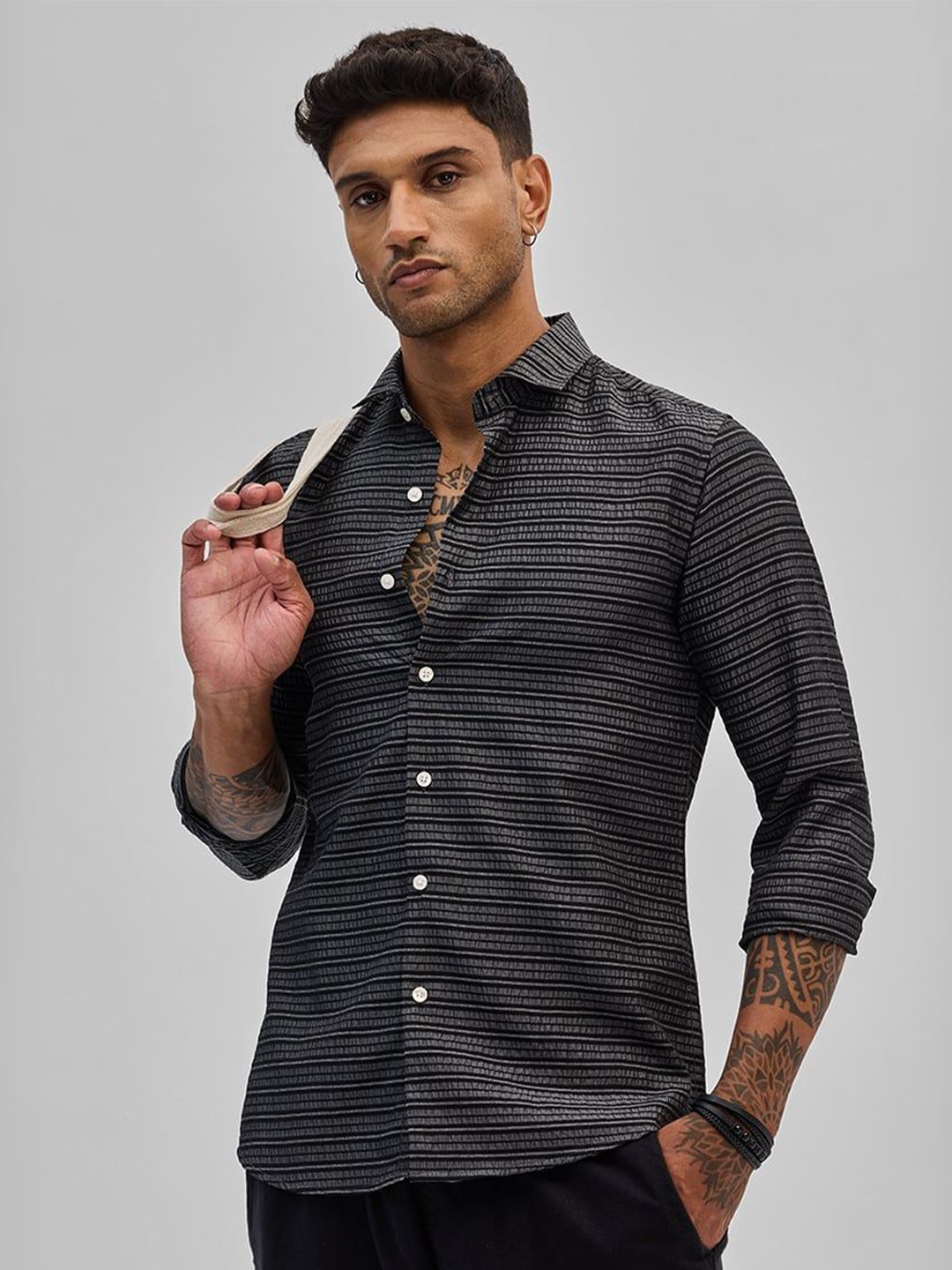 

Snitch Men Smart Spread Collar Textured Casual Shirt, Black