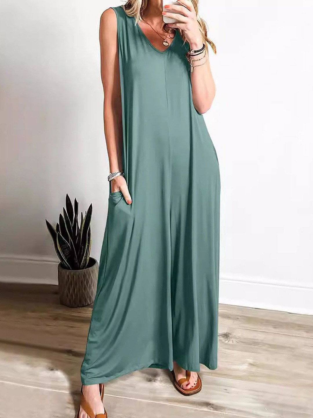 

StyleCast Women V-Neck Sleeveless Basic Jumpsuit, Blue