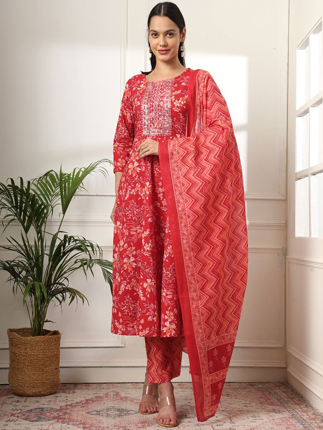 

Yufta Red Floral Printed Regular Pure Cotton Anarkali Kurta With Trouser With Dupatta