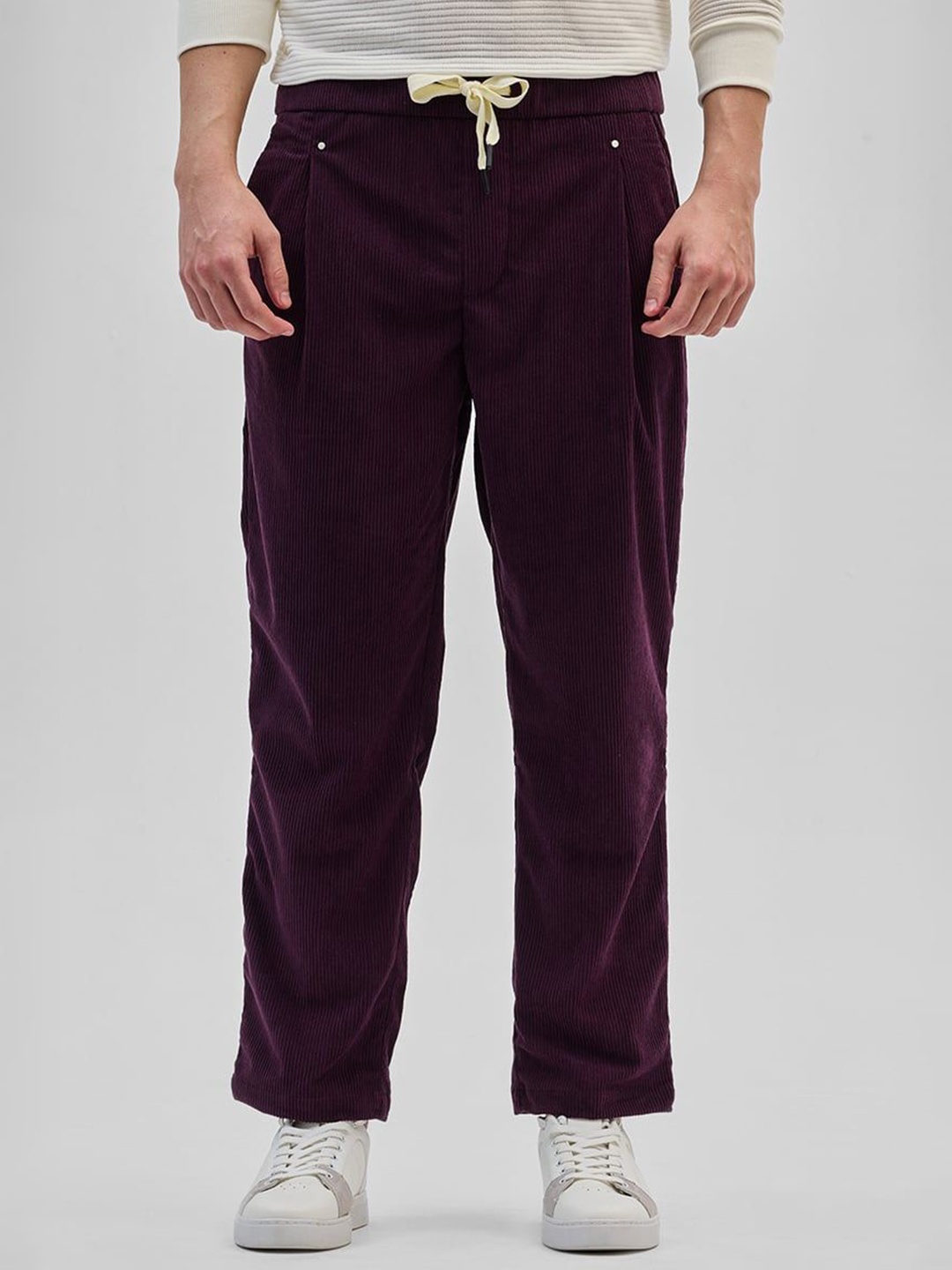 

Snitch Men Relaxed Mid-Rise Loose Fit Pleated Trousers, Purple