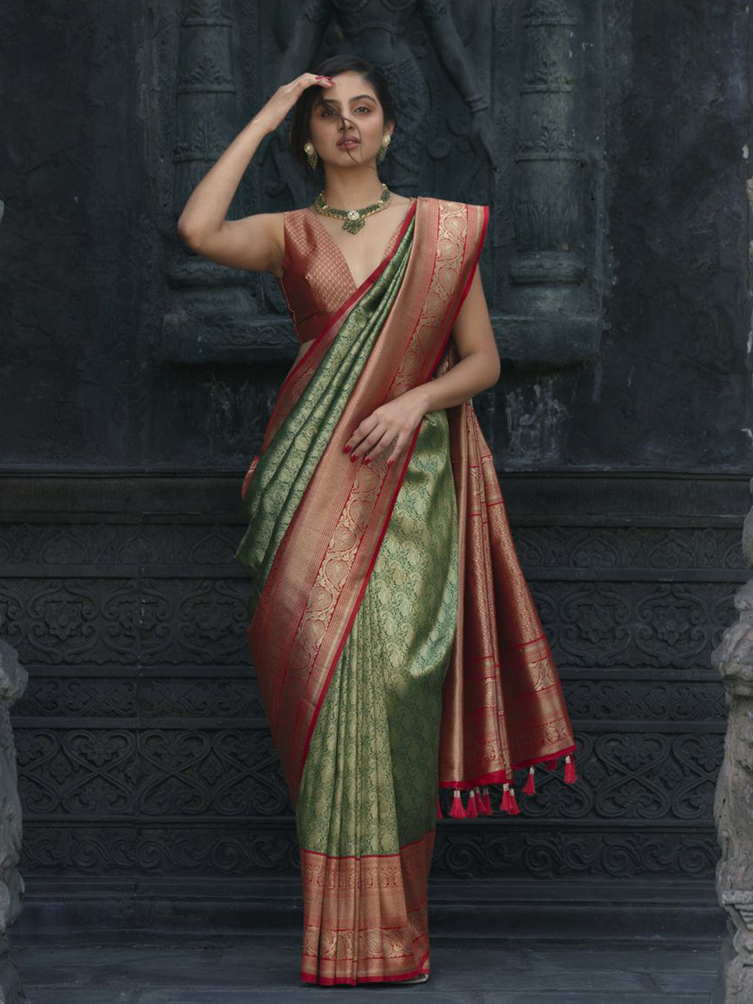 

ISHKIYA Woven Design Zari Pure Silk Banarasi Saree, Green