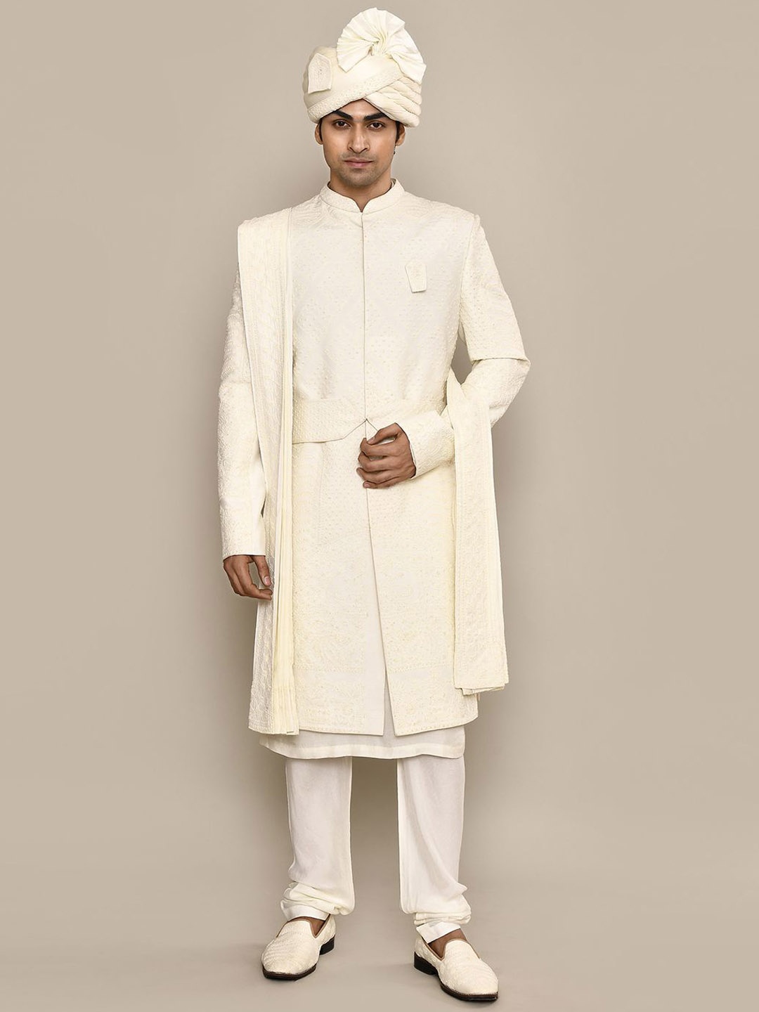 

Aryavir Malhotra Men Embroidered Sherwani With Churidar Set, Off white