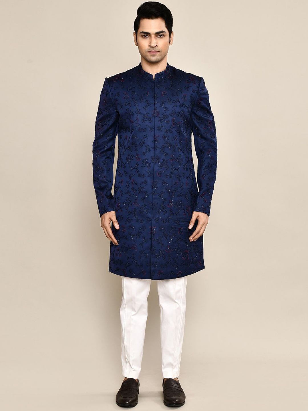 

Aryavir Malhotra Men Embroidered Sherwani Set, Blue