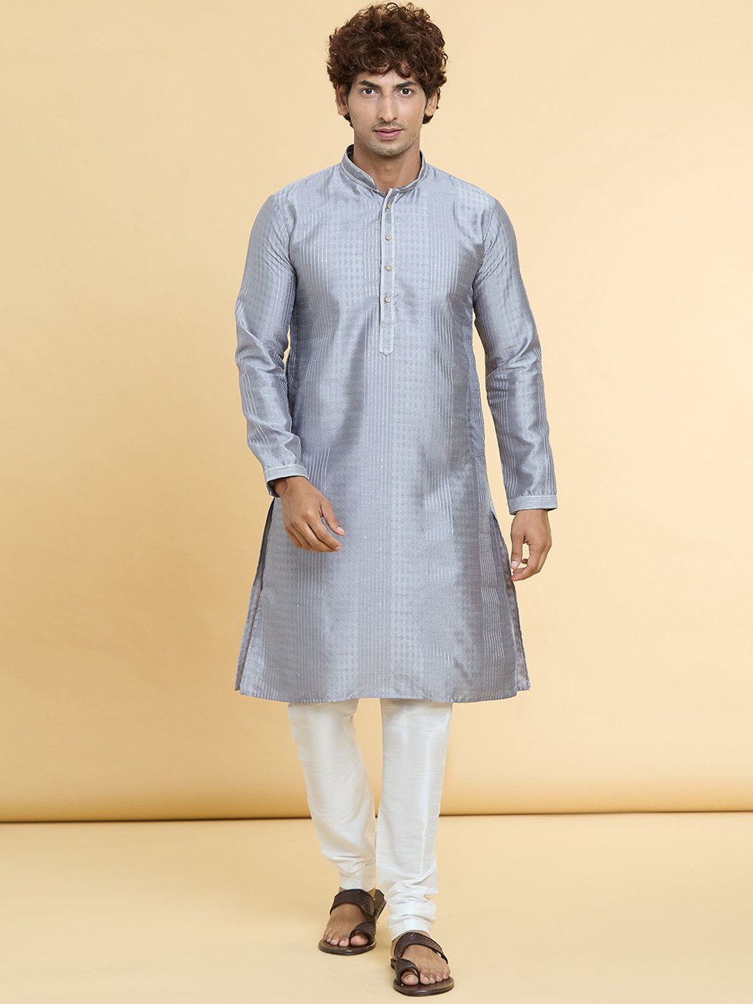 

Arihant Rai Sinha Mandarin Collar Geometric Woven Design Straight Kurta with Trousers, Grey