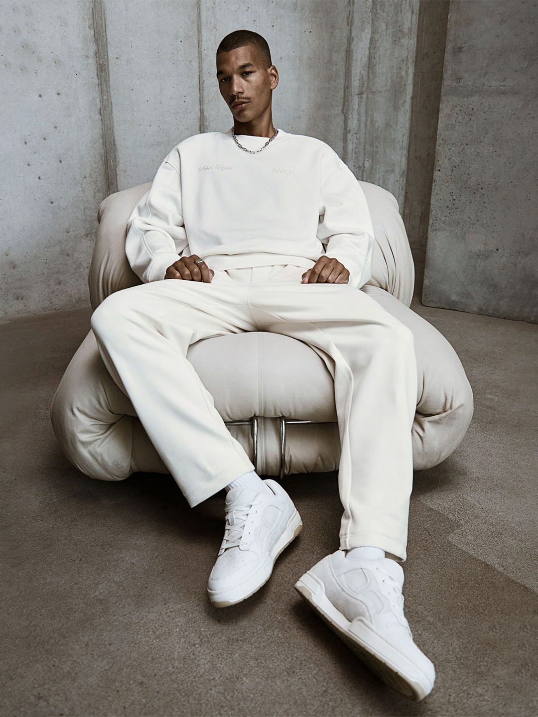 

H&M Embroidered Sweatshirts, White