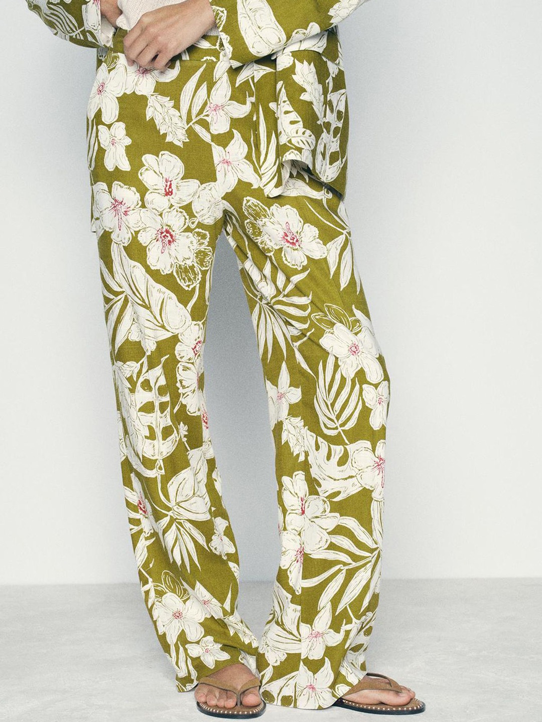 

LULU & SKY Women Floral Printed Straight Fit High-Rise Trousers, Green