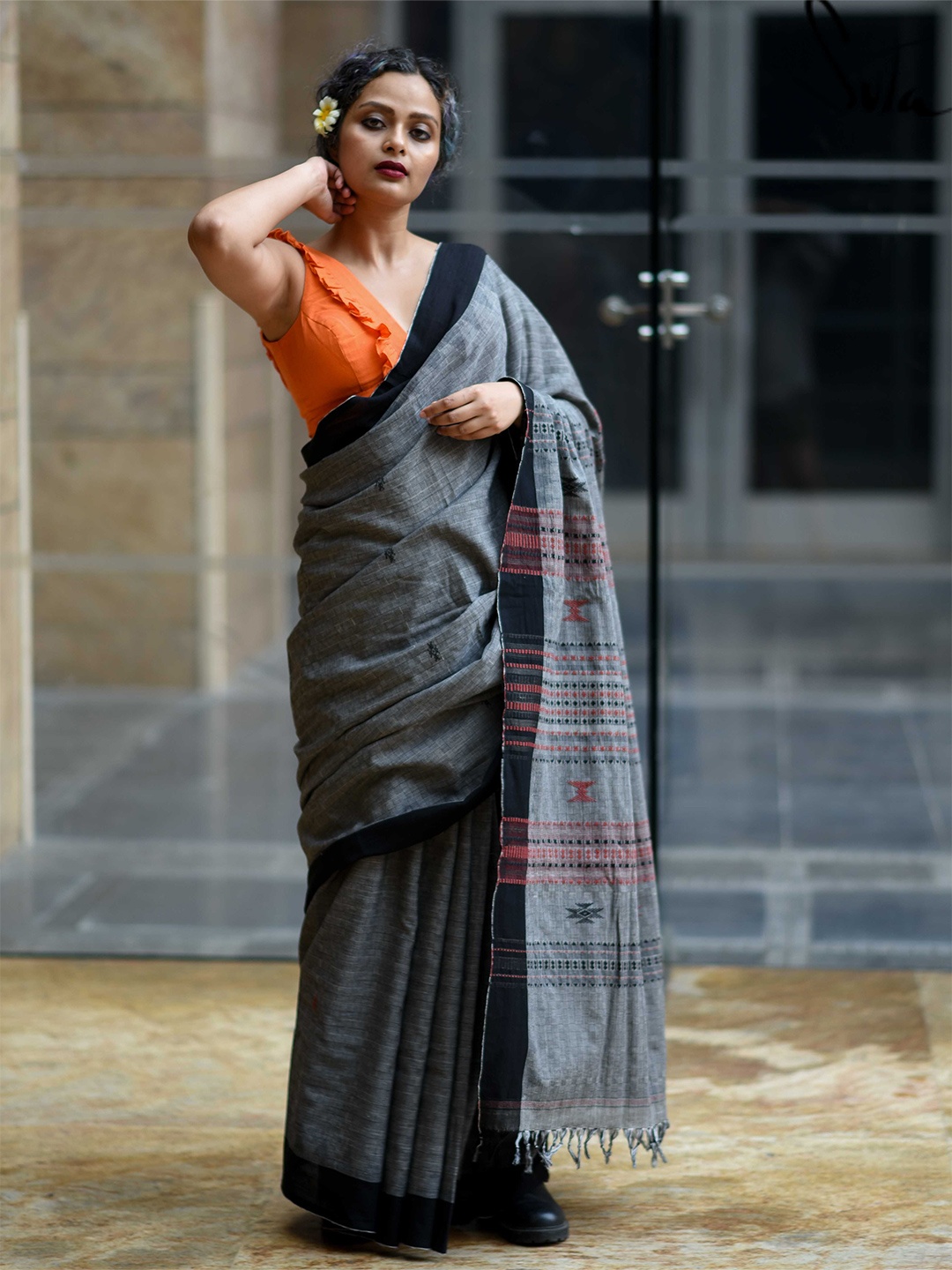 

Suta Striped Woven Design Pure Cotton Saree, Grey