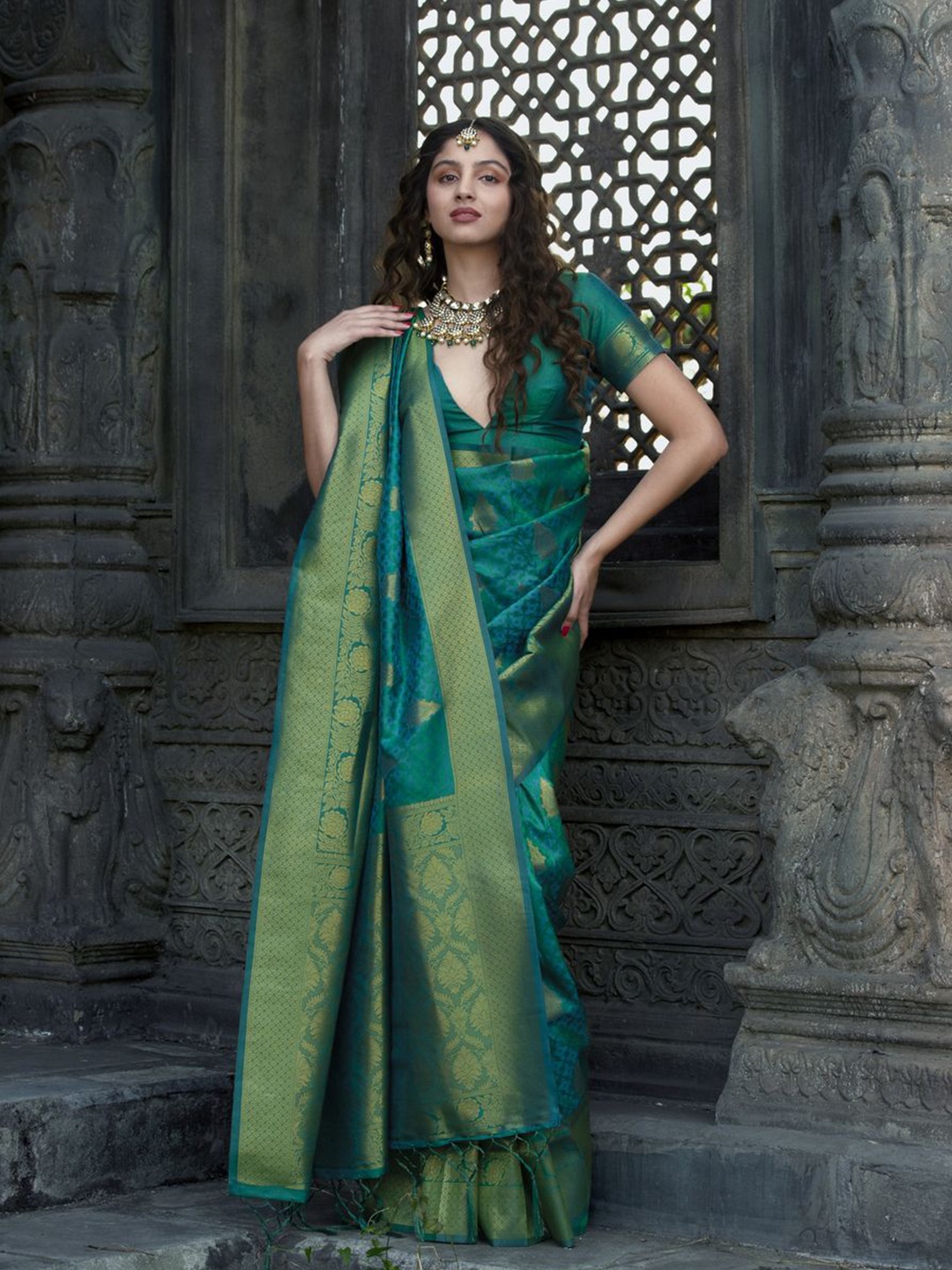 

ISHKIYA Woven Design Zari Pure Silk Banarasi Saree, Green