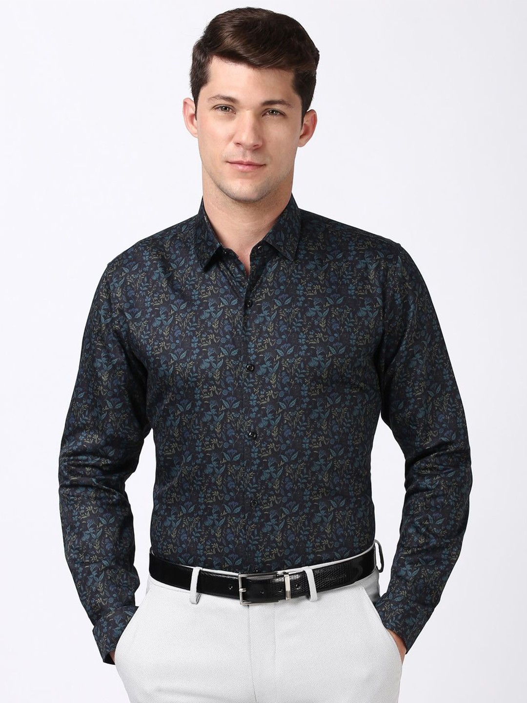 

Peter England Men Spread Collar Floral Printed Cotton Slim Fit Casual Shirt, Black