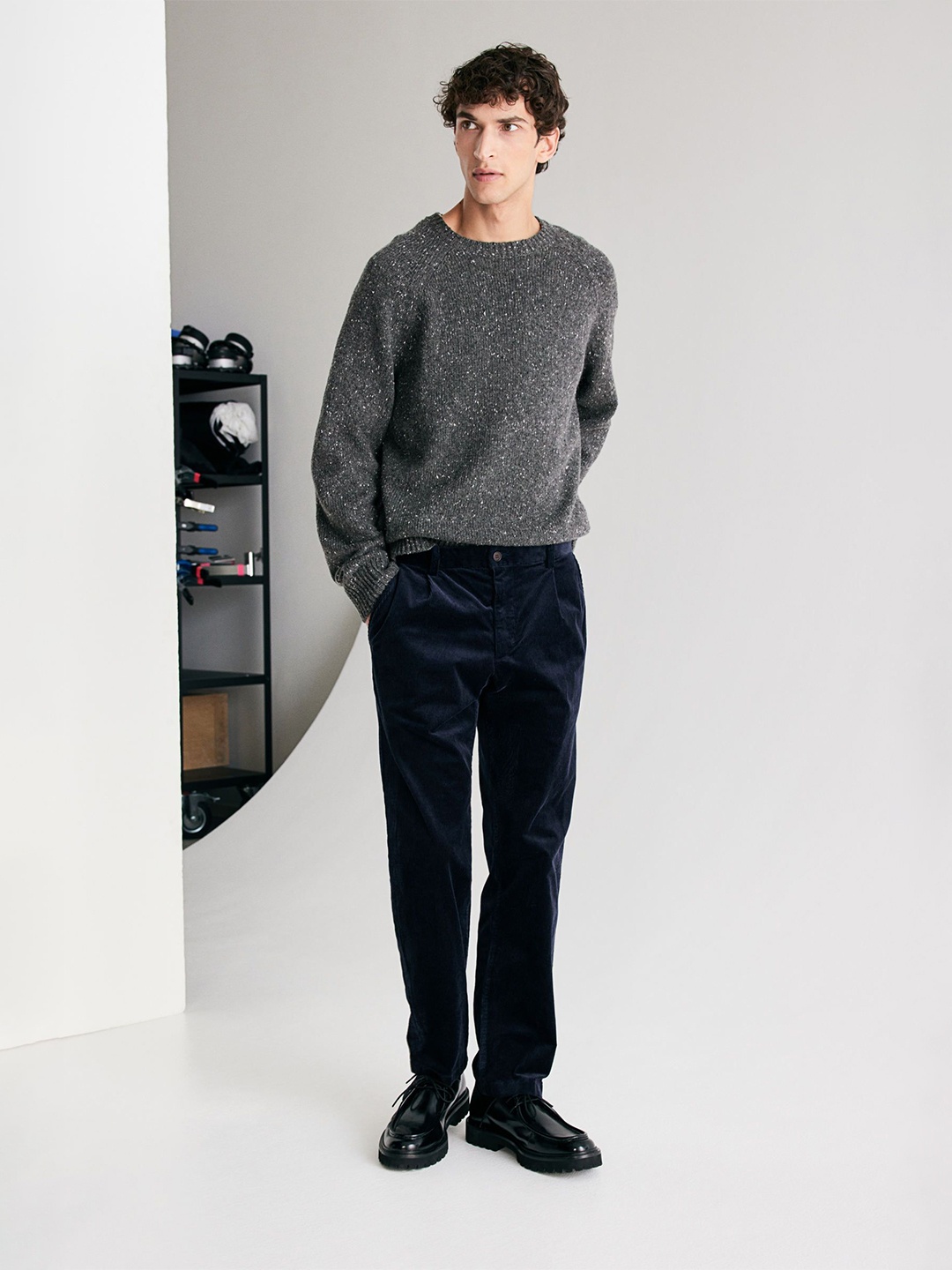

H&M Men Round Neck Jumper, Grey