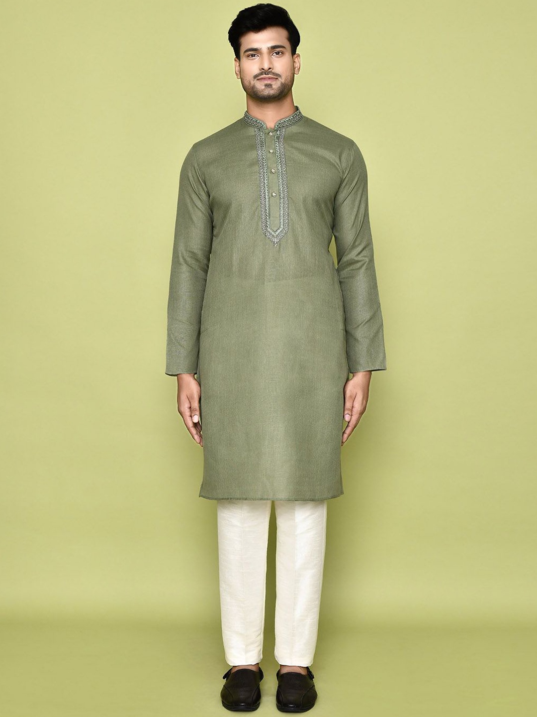 

Arihant Rai Sinha Mandarin Collar Straight Kurta With Trousers, Green