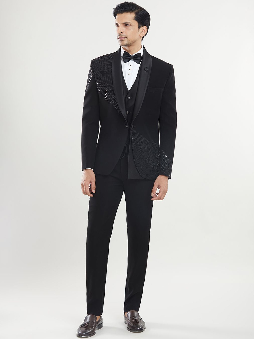 

Aryavir Malhotra Men Self Design Sequin Embroidered 5-Piece Tuxedo Set, Black
