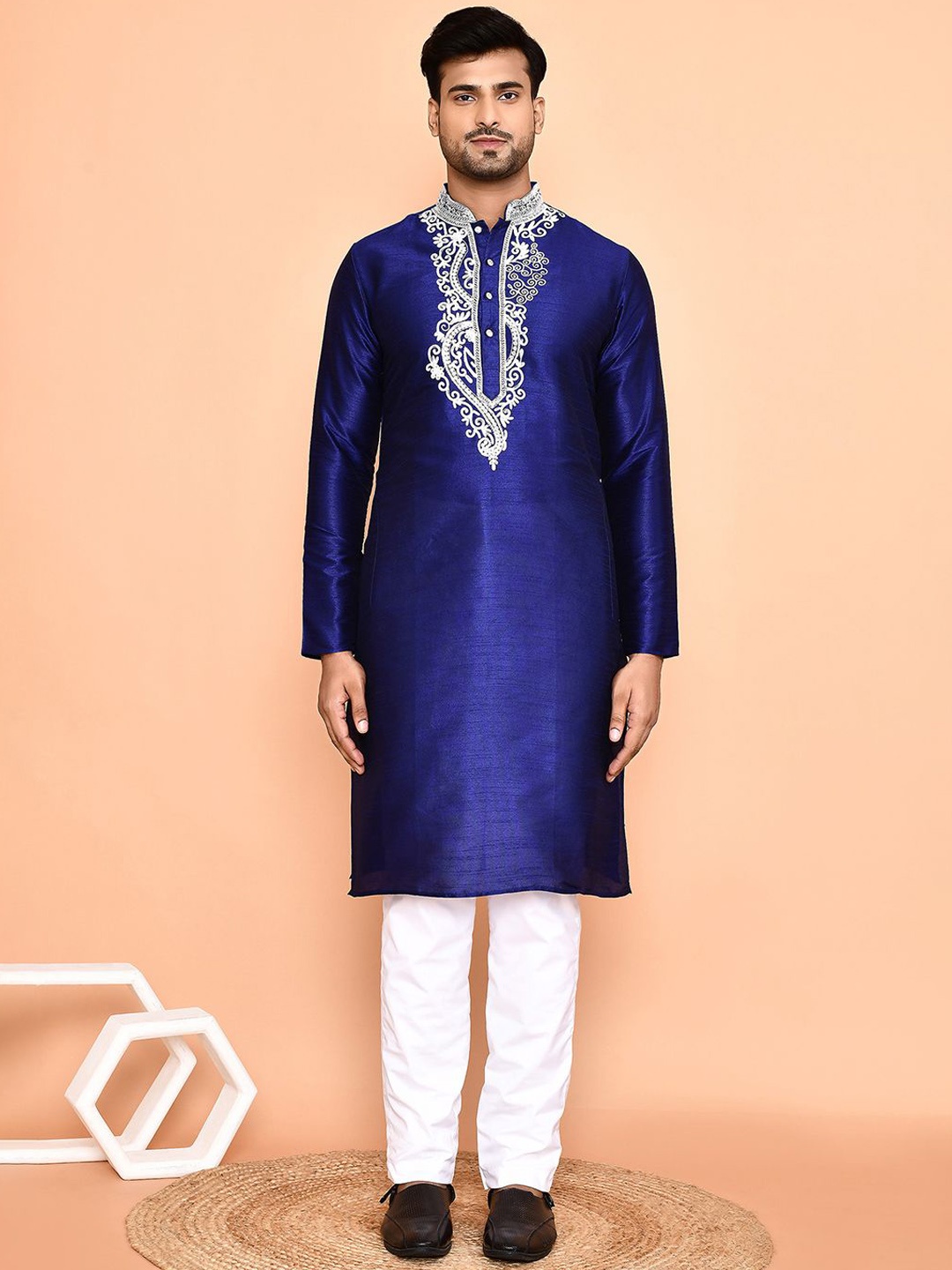 

Arihant Rai Sinha Floral Embroidered Mandarin Collar Straight Kurta With Trousers, Blue