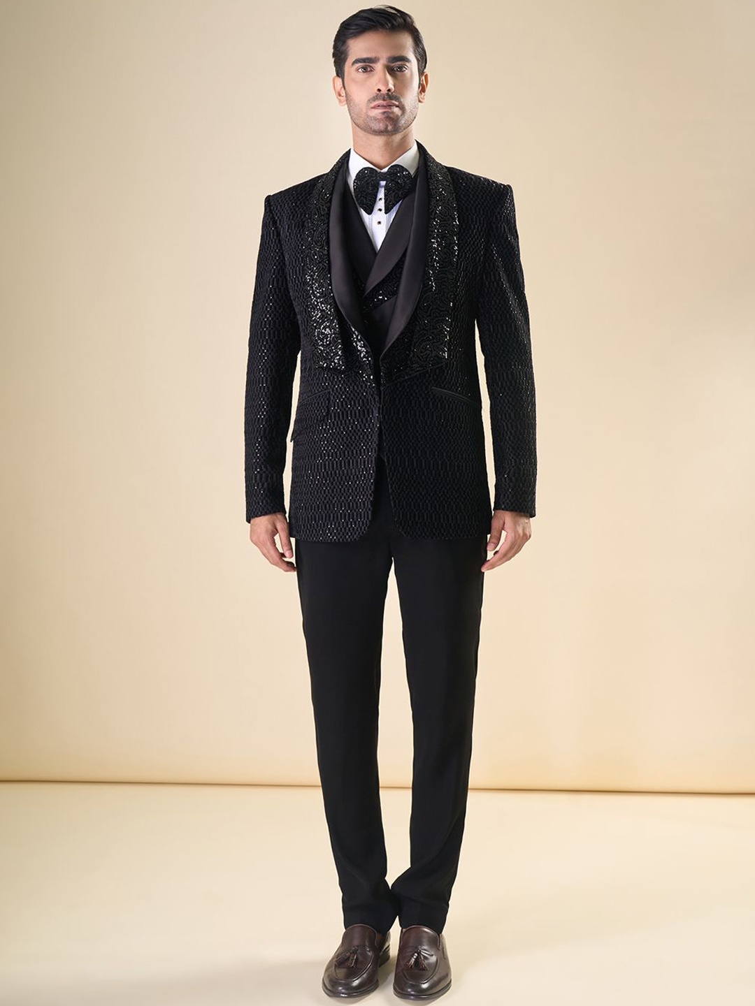 

Aryavir Malhotra Men Self Design 4-Piece Embroidered Suit, Black
