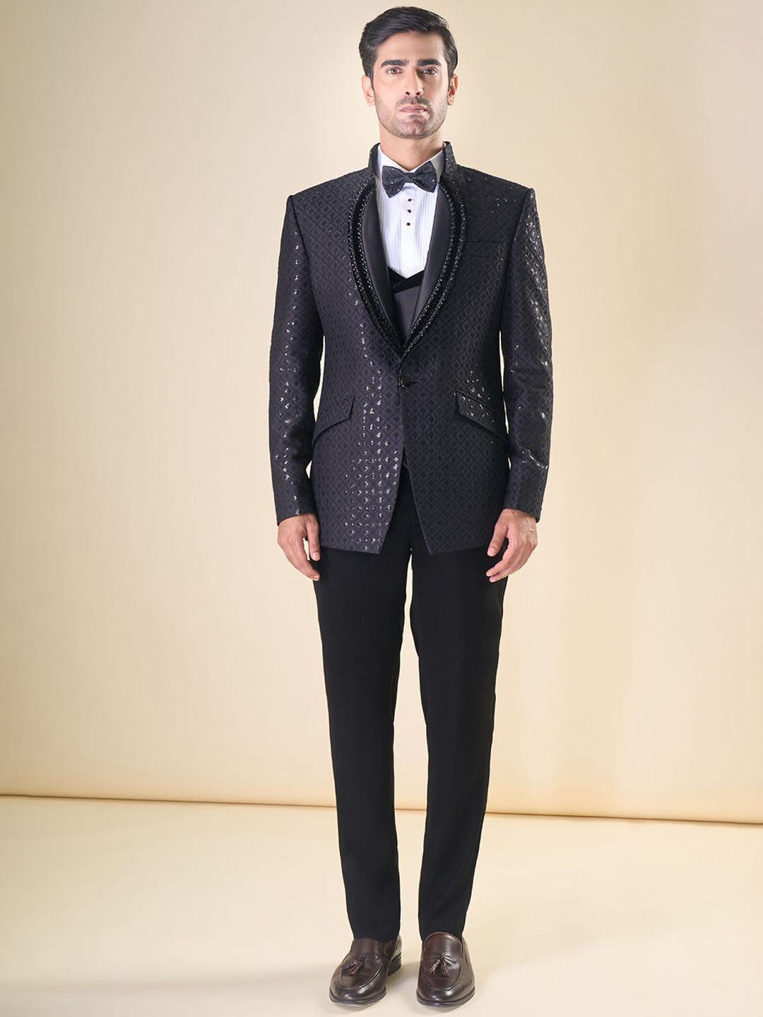 

Aryavir Malhotra Men Single-Breasted 4-Piece Suit, Black