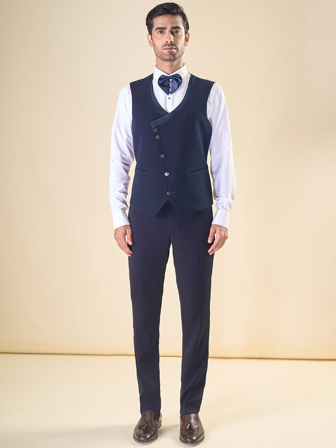 

Aryavir Malhotra Men Single-Breasted 4-Piece Suit, Navy blue