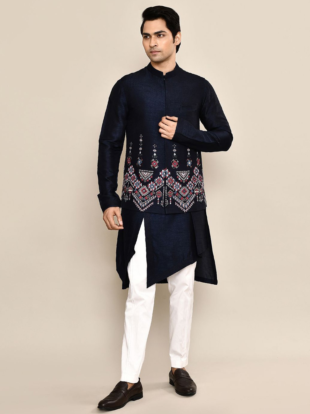 

Aryavir Malhotra Pure Silk Kurta with Pyjamas, Blue