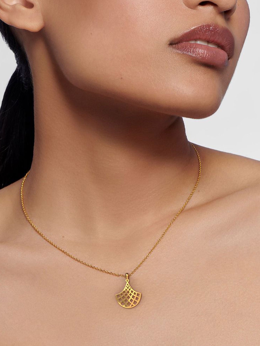 

KISNA DIAMOND AND GOLD JEWELLERY 18KT Yellow Gold Pendent