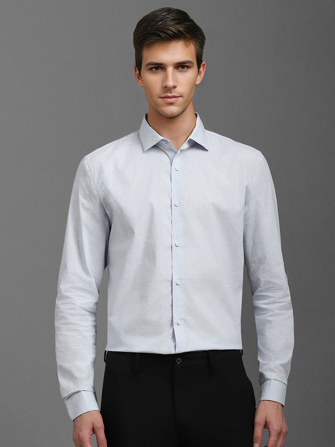 

Louis Philippe Men Super Spread Collar Geometric Printed Cotton Slim Fit Formal Shirt, Turquoise blue