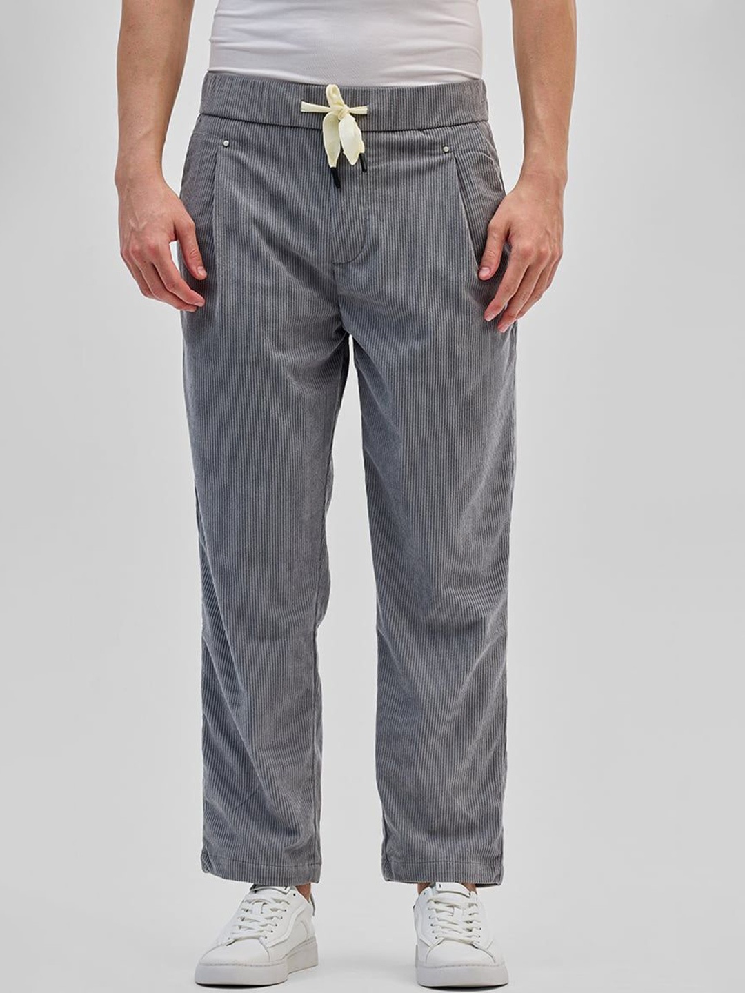 

Snitch Men Relaxed Loose Fit Pleated Trousers, Grey