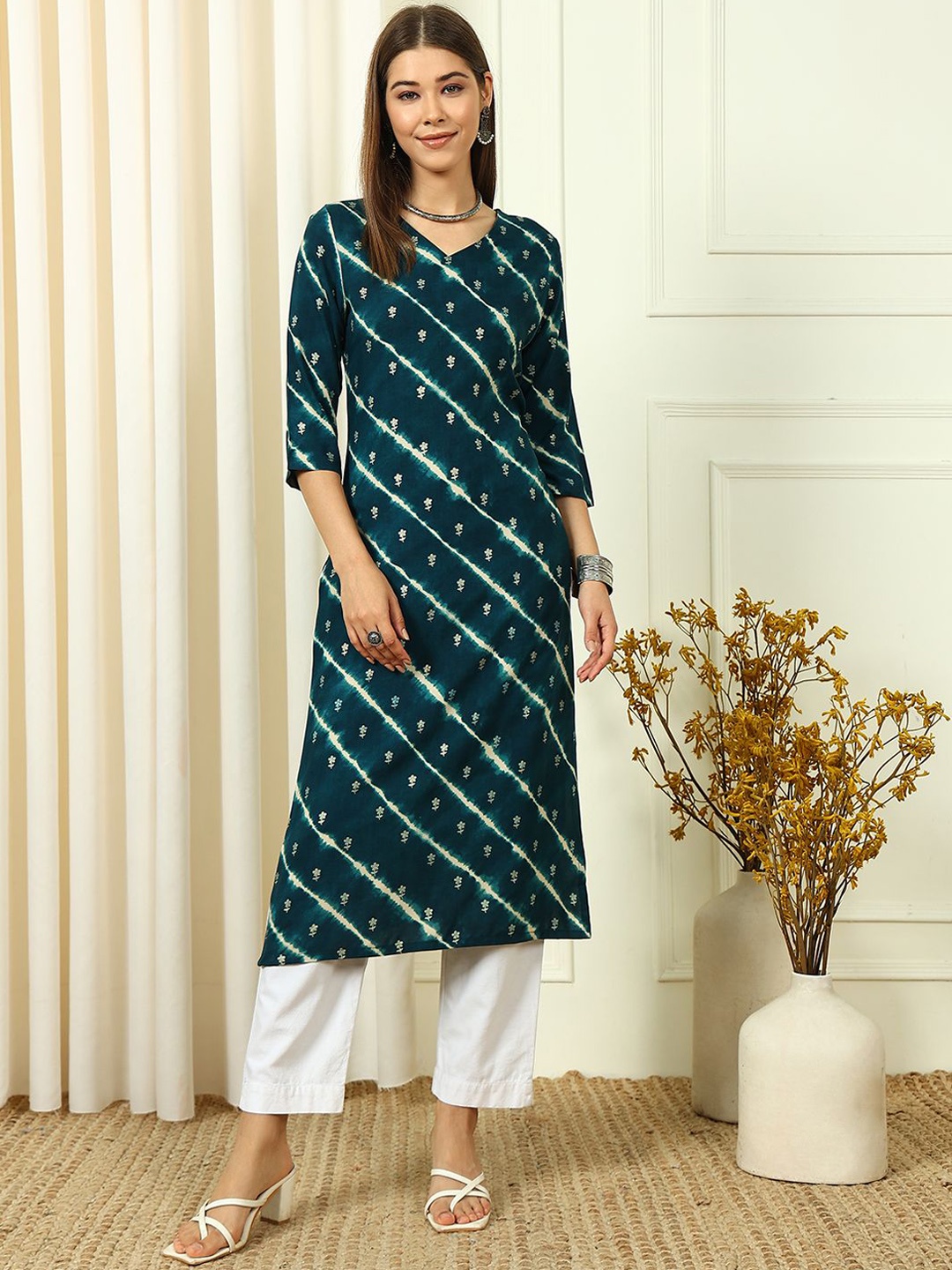 

Anouk Rustic Teal Blue & White Floral Printed V-Neck Straight Kurta