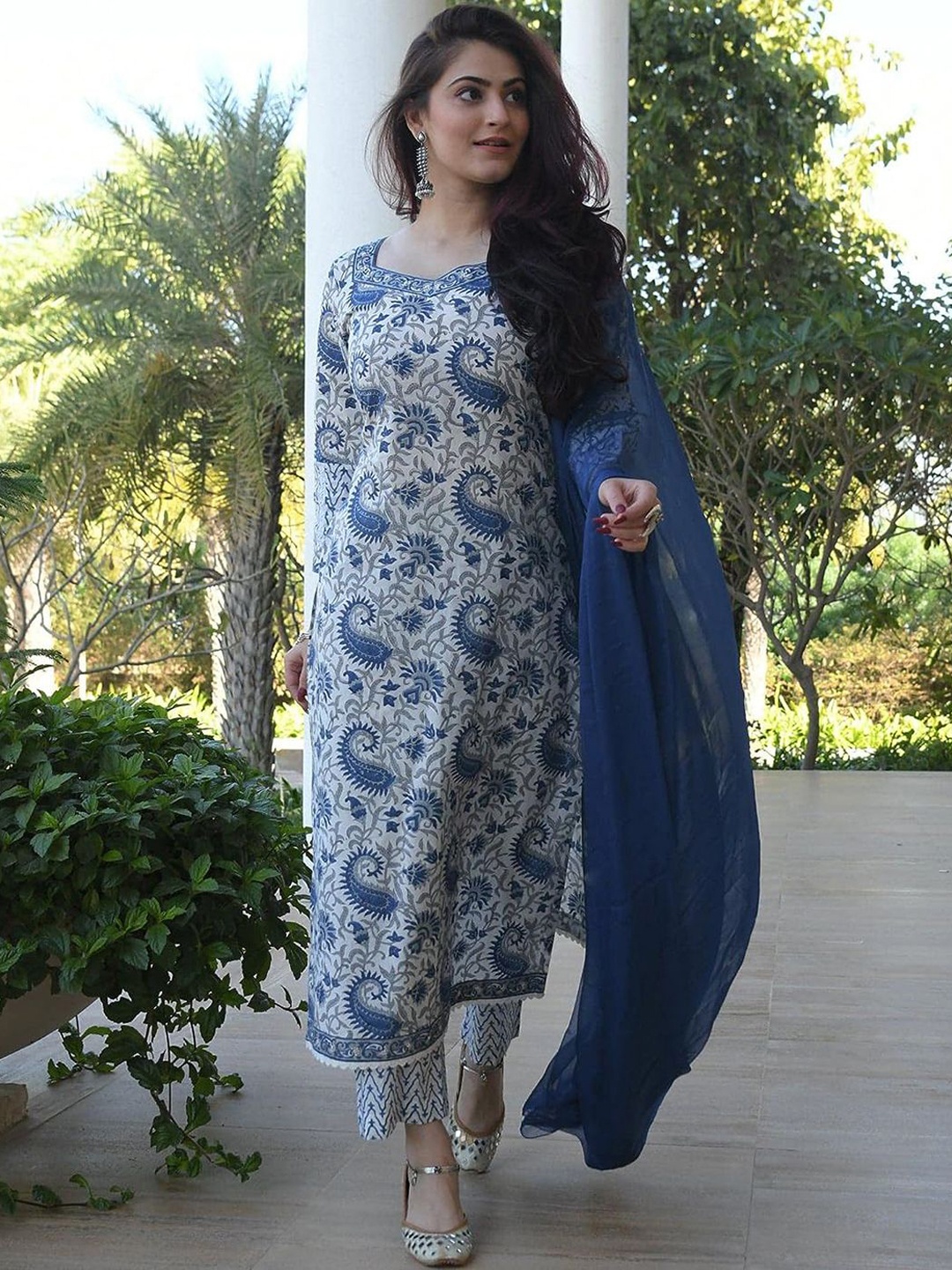 

DIVASTRI Paisley Printed Straight Kurta With Trouser & Dupatta, White