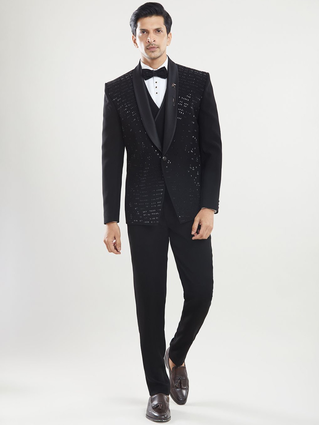 

Aryavir Malhotra Men 4-Piece Embroidered Suit, Black