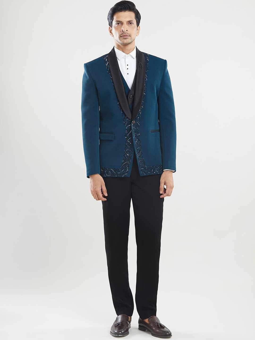 

Aryavir Malhotra Men Tuxedo 5 Piece Suits, Blue