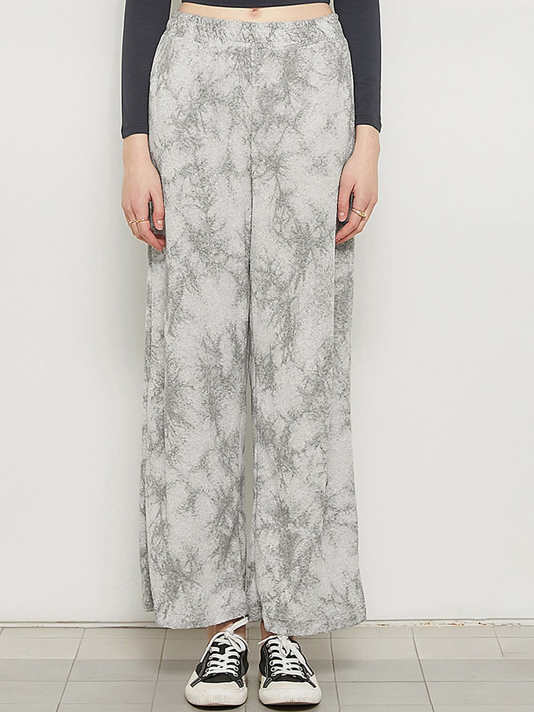 

LULU & SKY Women Floral Printed Loose Fit High-Rise Trousers, Grey