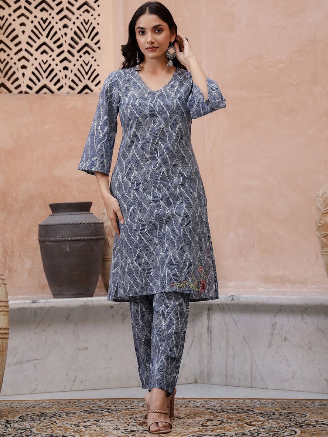 

Sangria Geometric Printed Thread Work Pure Cotton Kurta with Trouser, Blue