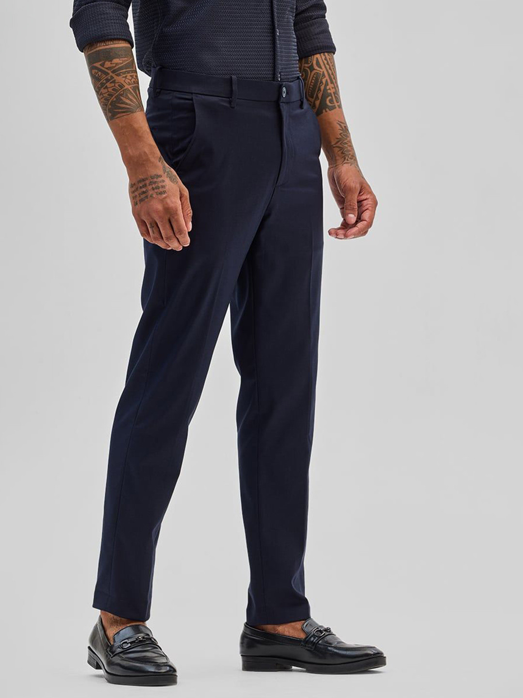 

Snitch Men Relaxed Mid-Rise Regular Fit Trousers, Navy blue