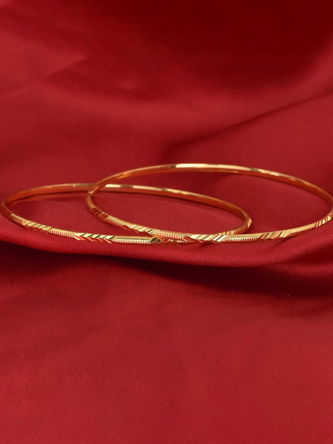 

MEMOIR Set Of 2 Gold-Plated Cutting Design Bangles