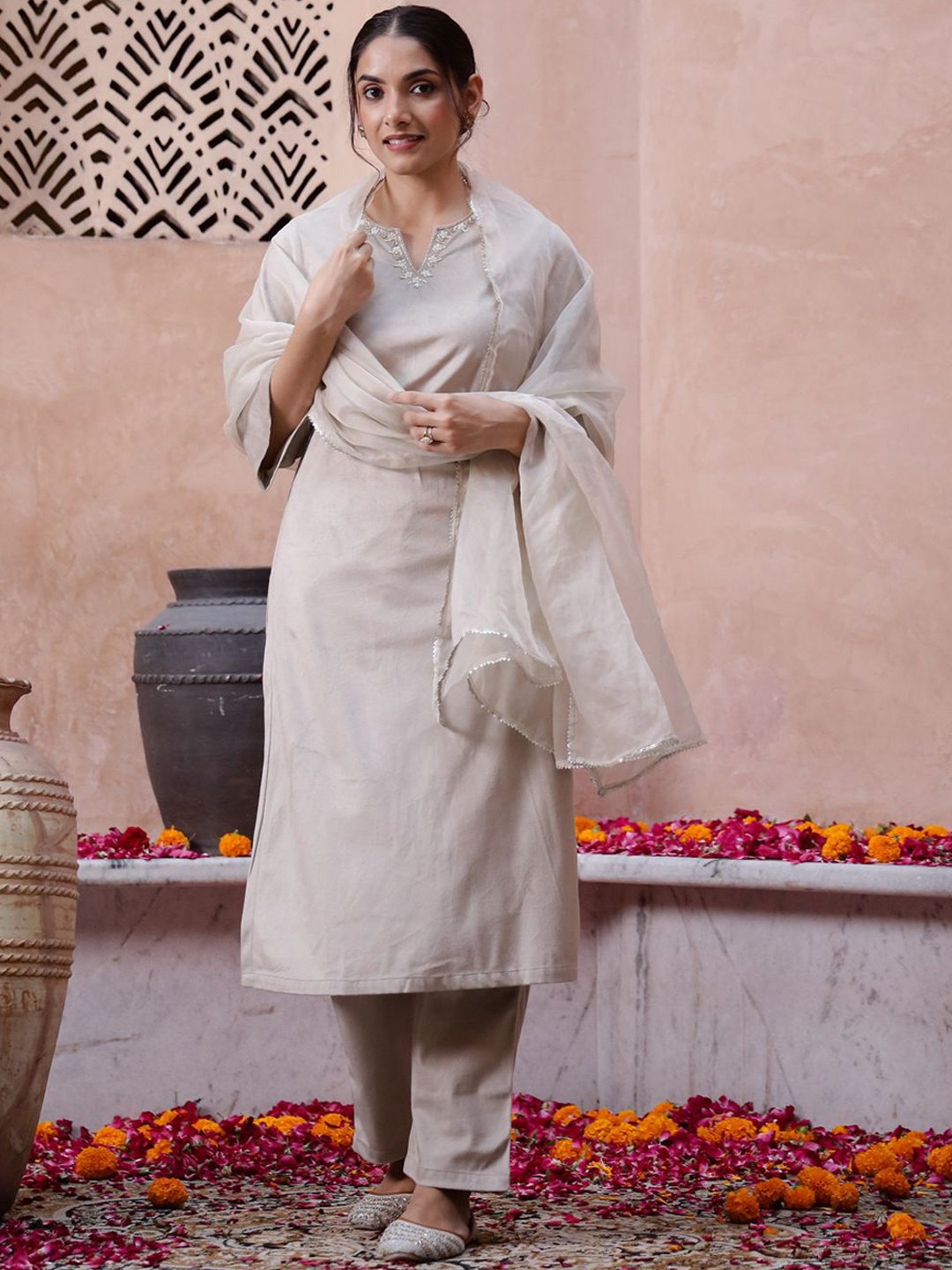 

Sangria Velvet Kurta with Trouser & Dupatta, Beige