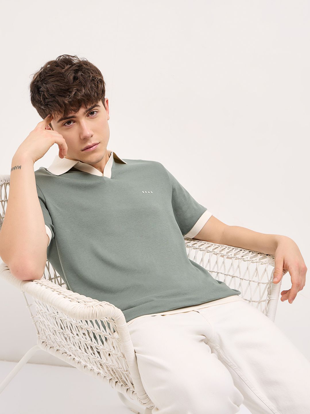 

THE BEAR HOUSE Men Solid Polo Collar Cotton T-shirt, Green