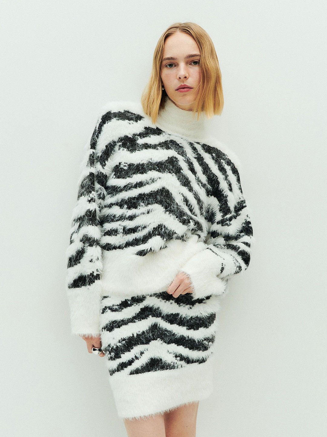 

H&M Women Fluffy-Knit Turtleneck Jumper, White