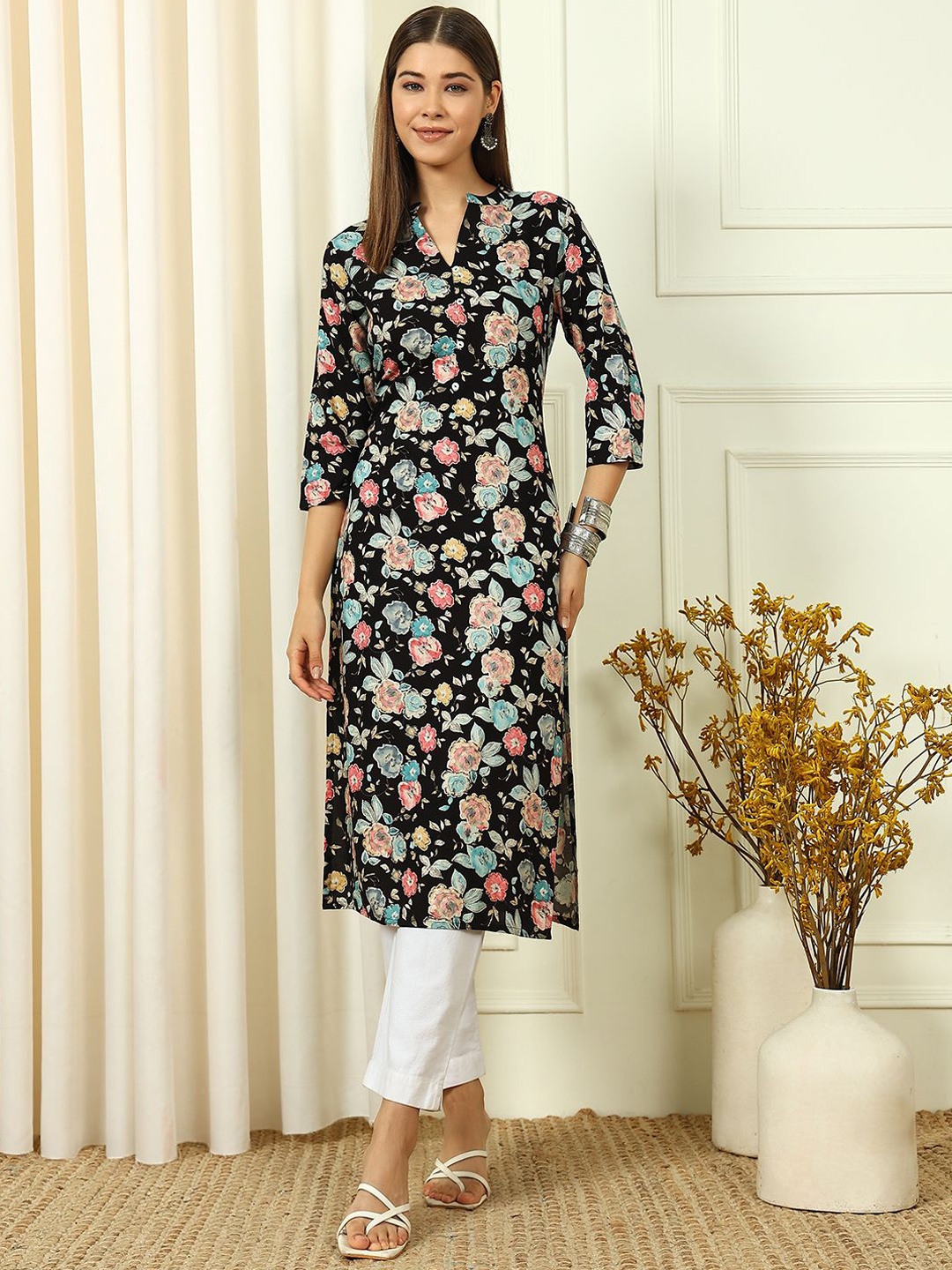 

Anouk Rustic Black & Blue Floral Printed Mandarin Collar Straight Kurta