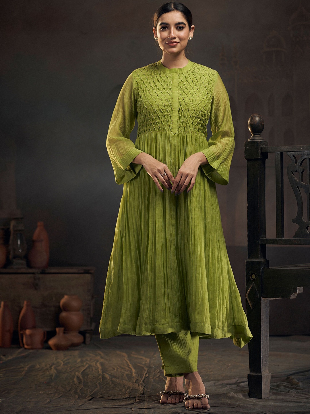 

HIRIKA&DHRUTI Women Embroidered Kurta with Harem Pants, Green