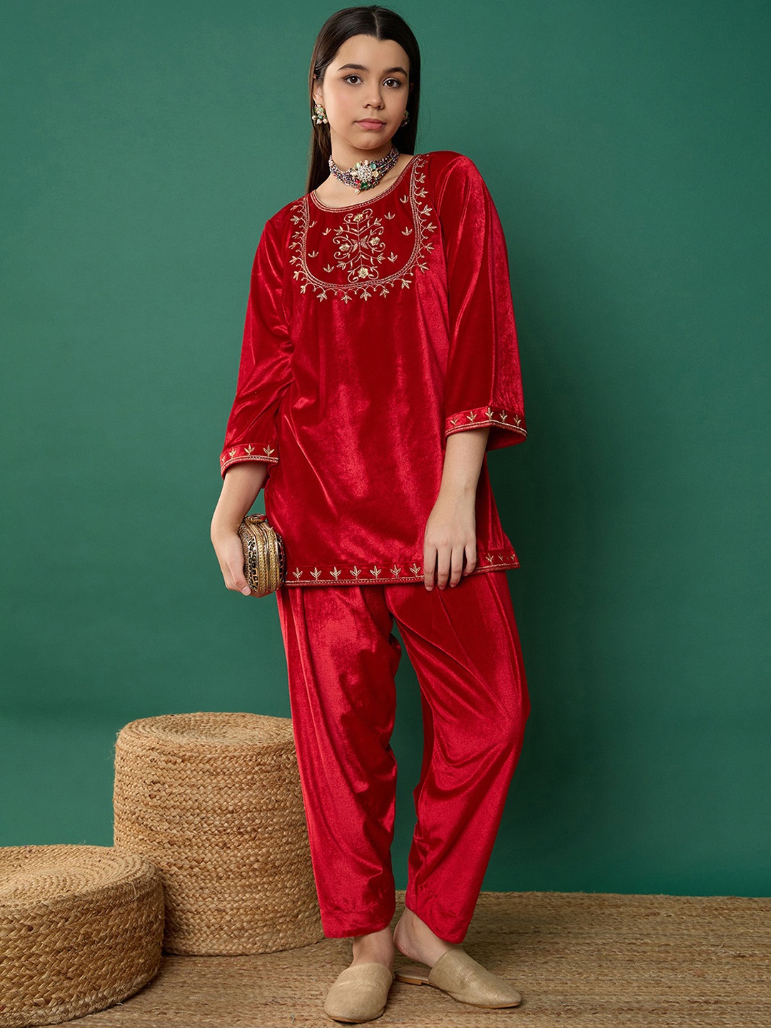 

Noh.Voh - SASSAFRAS Kids Girls Embroidered Regular Velvet Straight Kurti with Salwar, Red