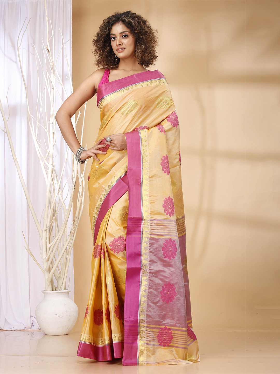 

Ruuprekha Woven Design Zari Pure Silk Tussar Saree, Cream