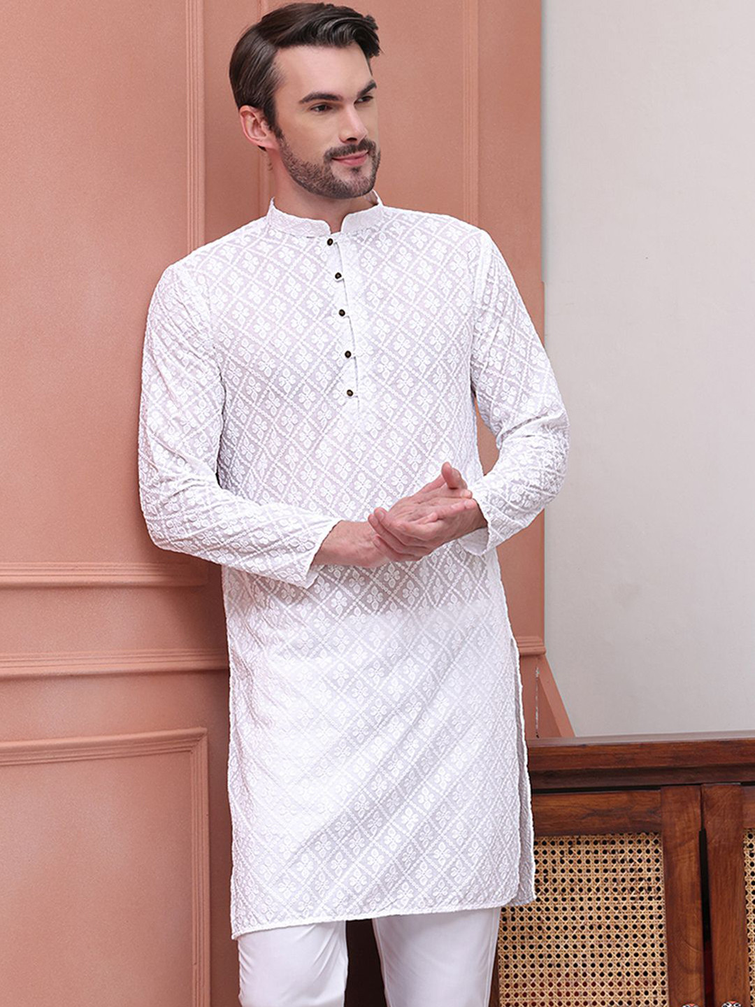 

Jompers Mandarin Collar Floral Embroidered Chikankari Cotton Straight Kurta, White