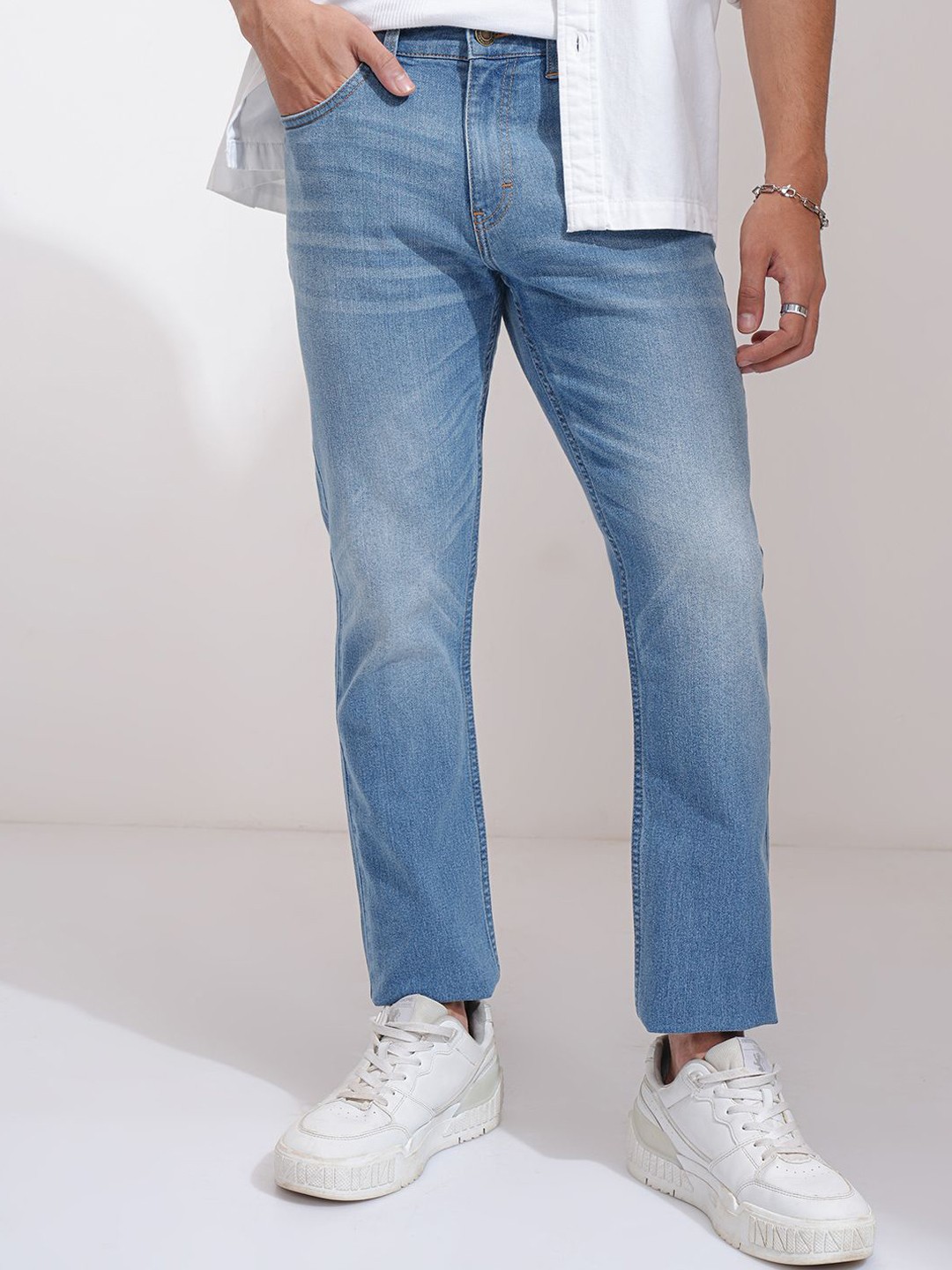 

HIGHLANDER Men Cotton Straight Fit Light Fade Stretchable Jeans, Blue
