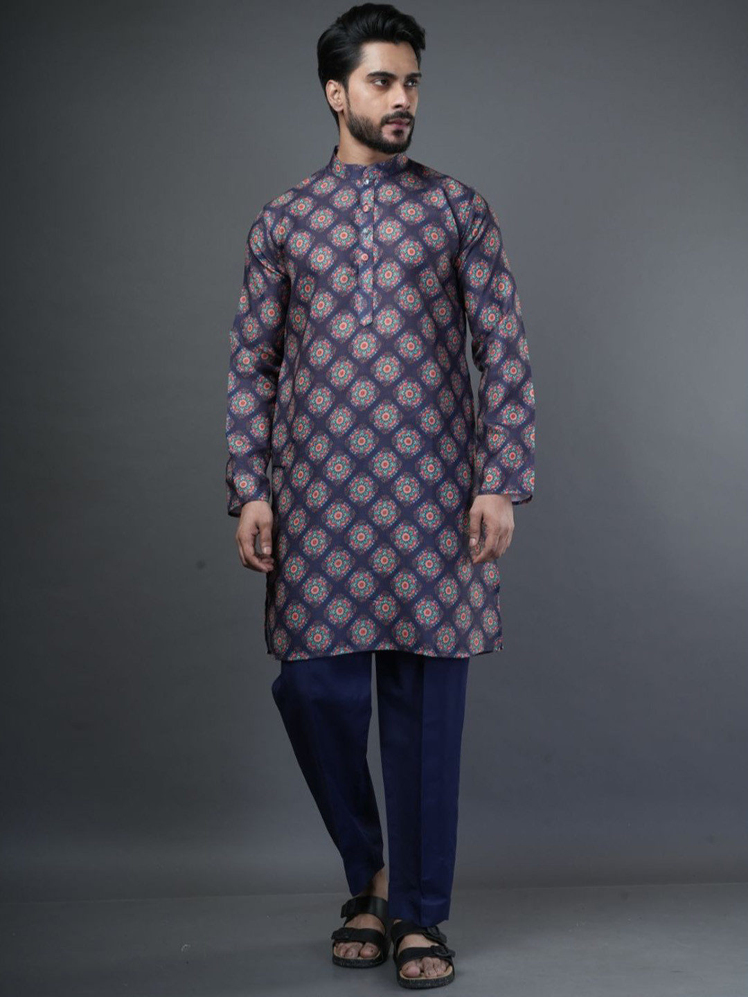 

ARYA Mandarin Collar Ethnic Motifs Printed Linen Straight Kurta, Navy blue