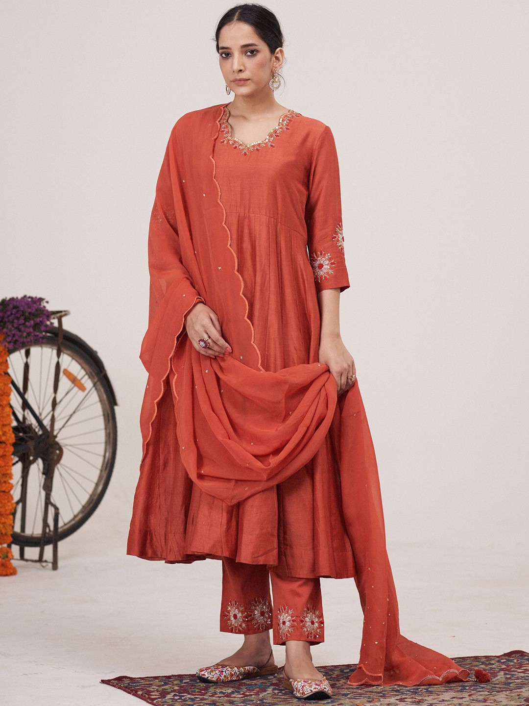 

HIRIKA&DHRUTI Women Embroidered Kurta with Harem Pants & With Dupatta, Orange