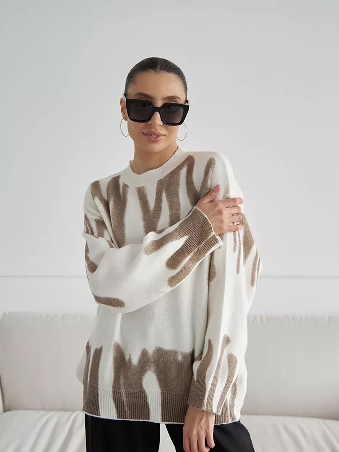 

LULU & SKY Women Printed Oversized Pullover, Camel brown