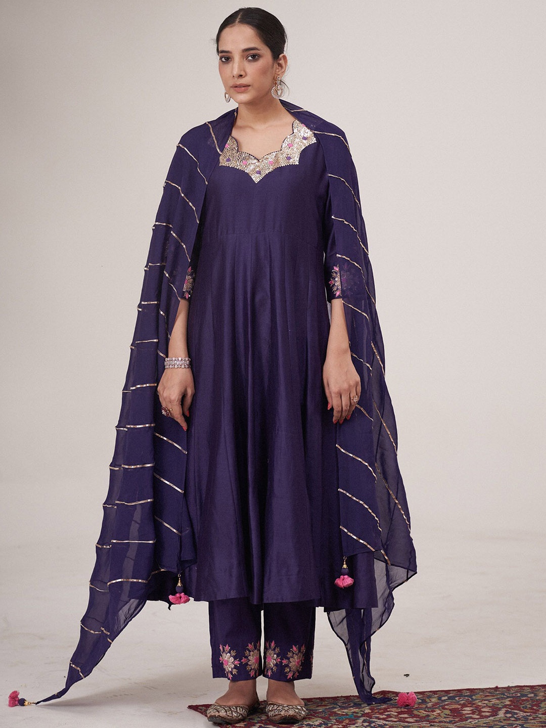 

HIRIKA&DHRUTI Women Embroidered Kurta with Harem Pants & With Dupatta, Purple