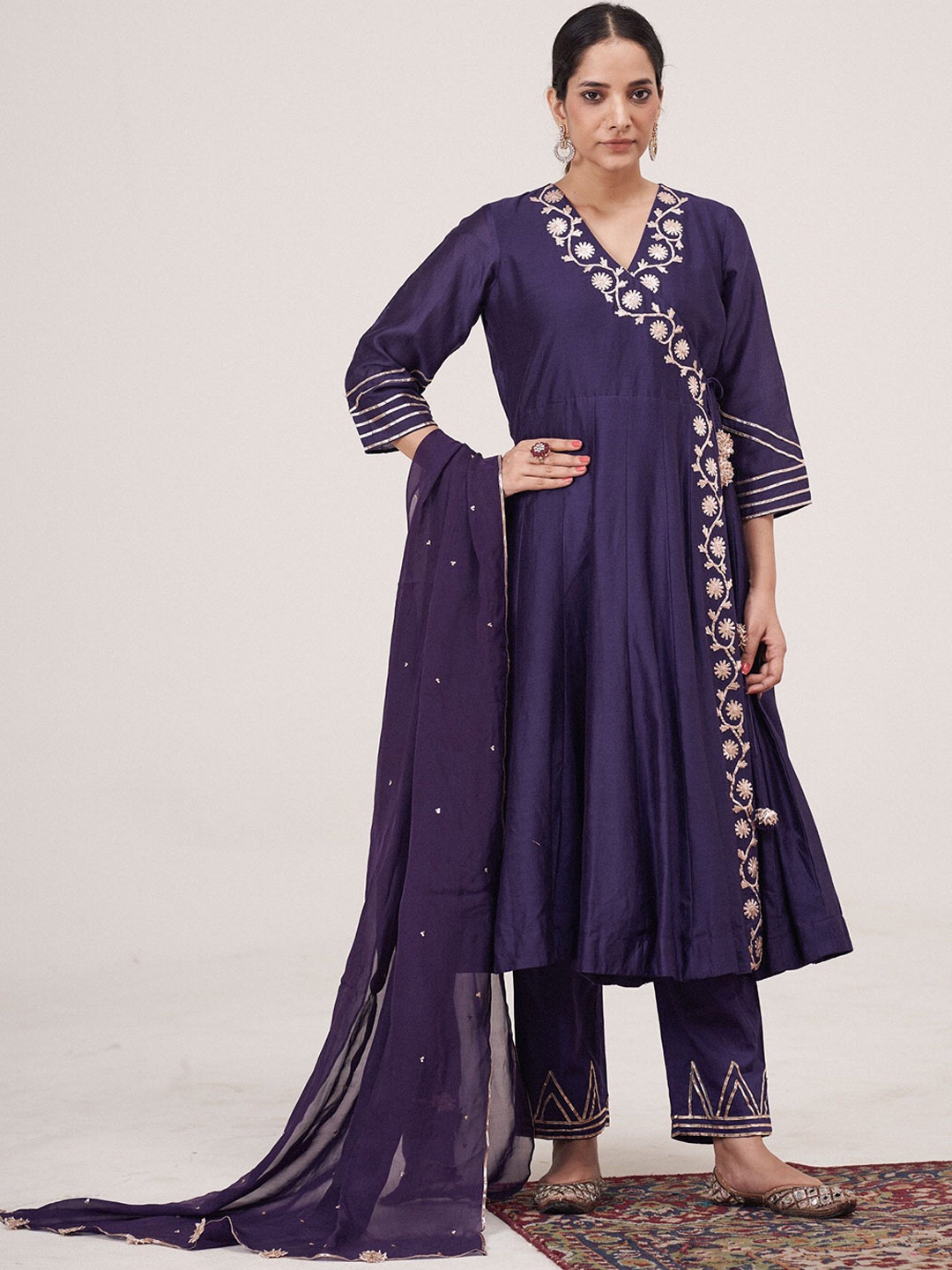 

HIRIKA&DHRUTI Women Embroidered Kurta with Harem Pants & With Dupatta, Purple