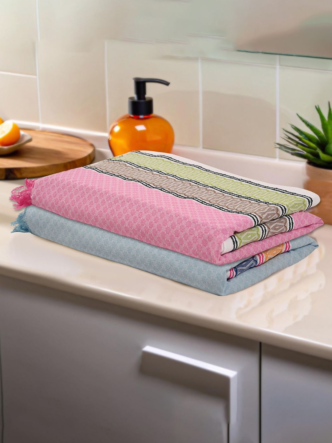 

Kuber Industries Assorted 2 Pieces Printed Cotton 260 GSM Bath Towels