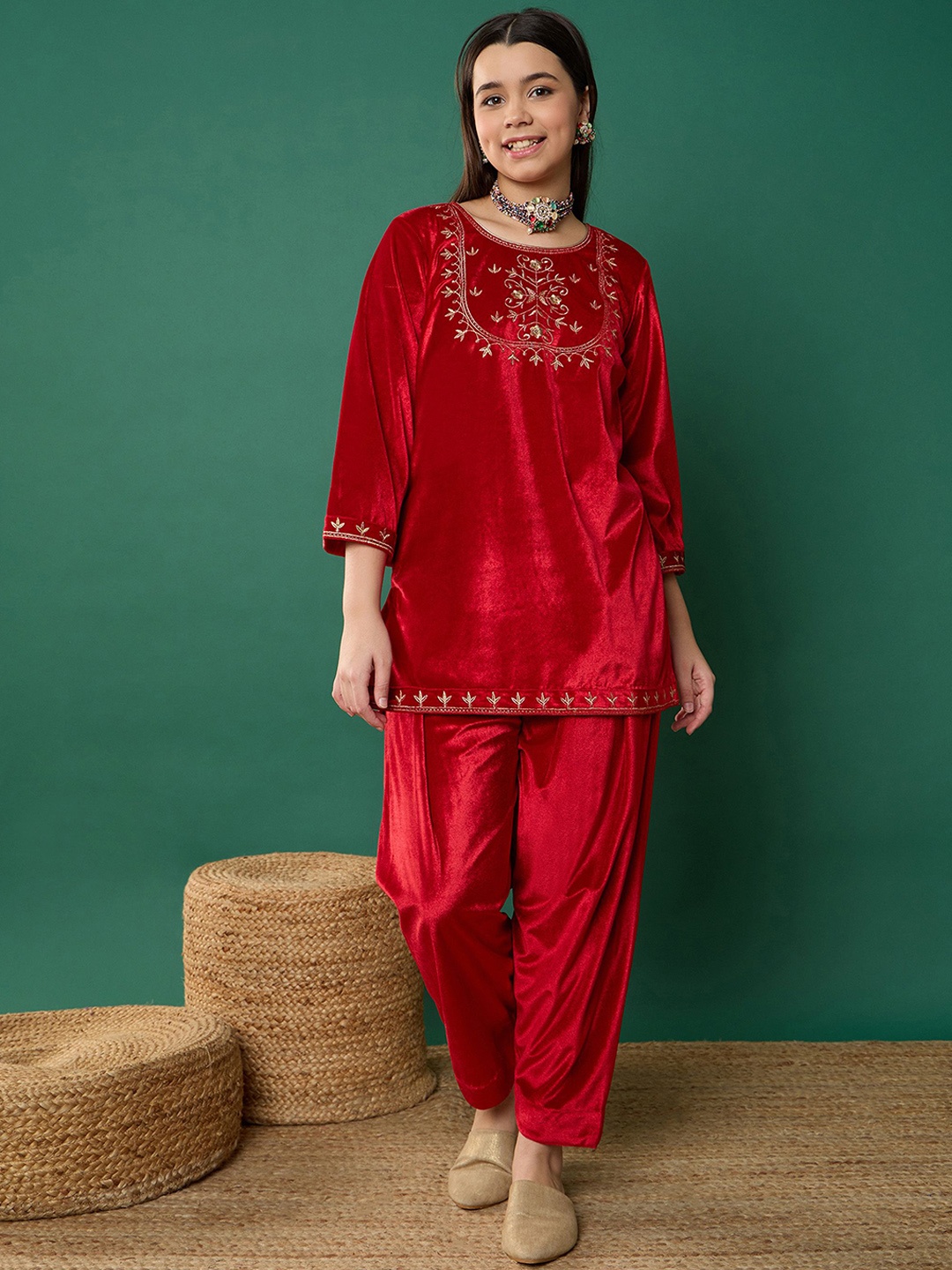 

Noh.Voh - SASSAFRAS Kids Girls Floral Embroidered Round Neck Velvet Short Kurta, Red