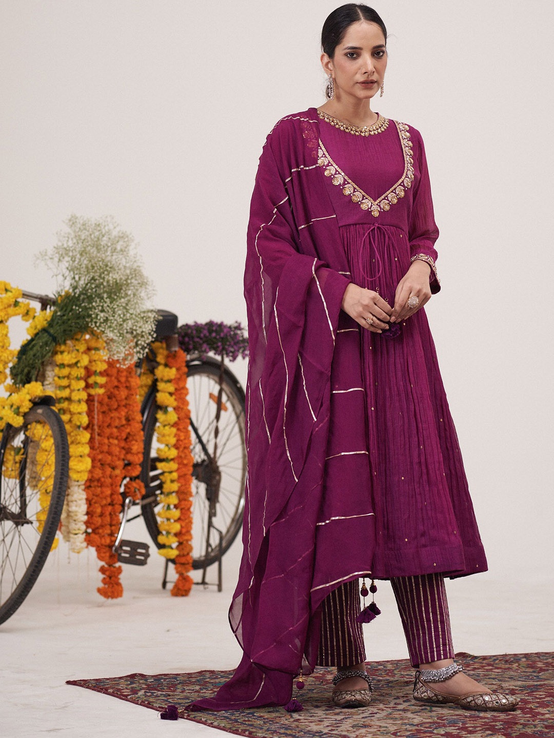 

HIRIKA&DHRUTI Women Embroidered Kurta with Harem Pants & With Dupatta, Magenta